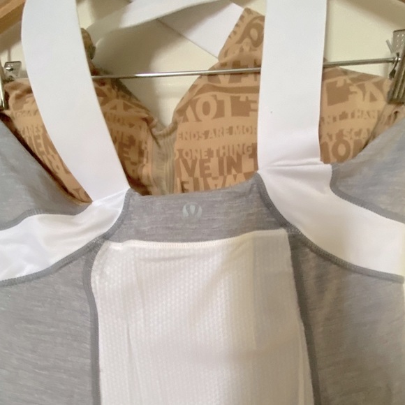 🤍LULULEMON 🤍activewear top on great and white . Size medium . - Picture 6 of 11
